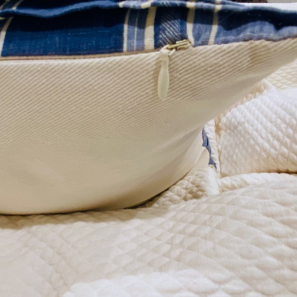 S14-Tuxedo Pleat Blue & White Oblong Accent Pillow - Picture 4 of 8